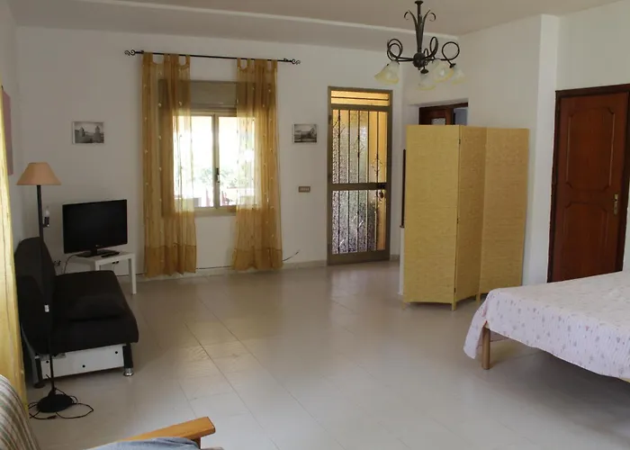 Villa Giu, Indipendent Villa Near Airport And Sea