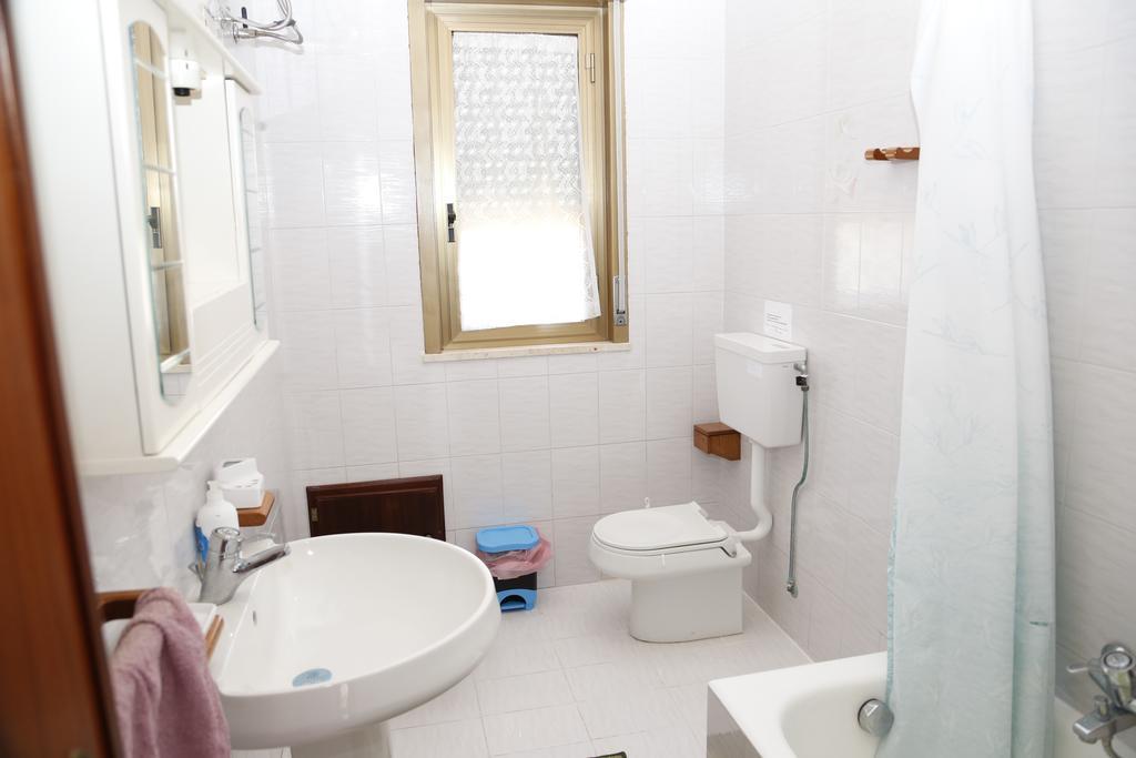 Giu, Indipendent Near Airport And Sea